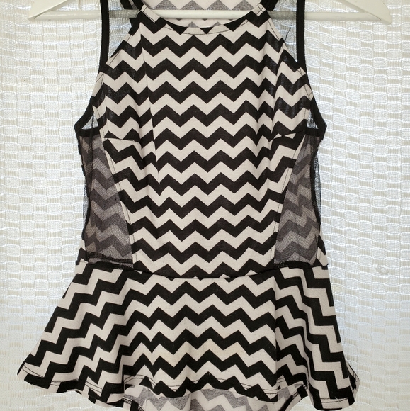 Beautiful Black & White Blouse. - Picture 1 of 2